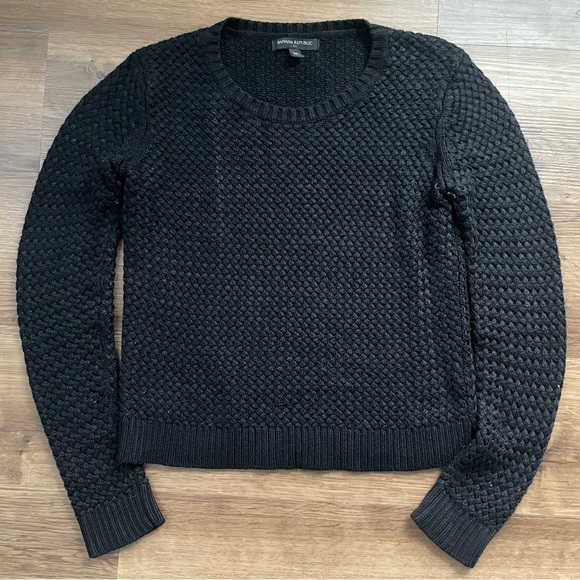 Banana Republic Sweaters - Banana Republic Black Crew Neck Sweater with Textured Knit - Size XS